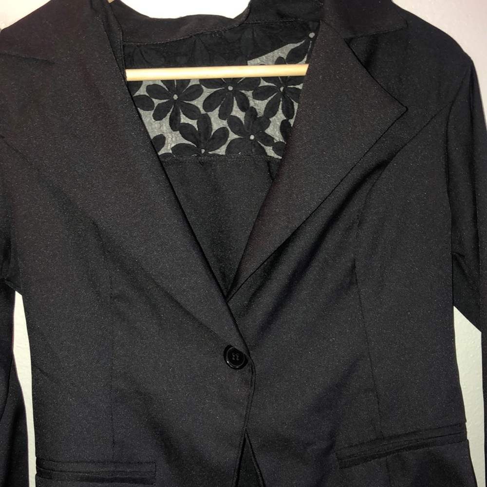 Blazer - Picture 5 of 5